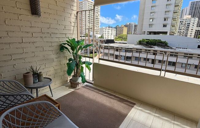 2 beds, 1 bath, $3,000, Unit # 402