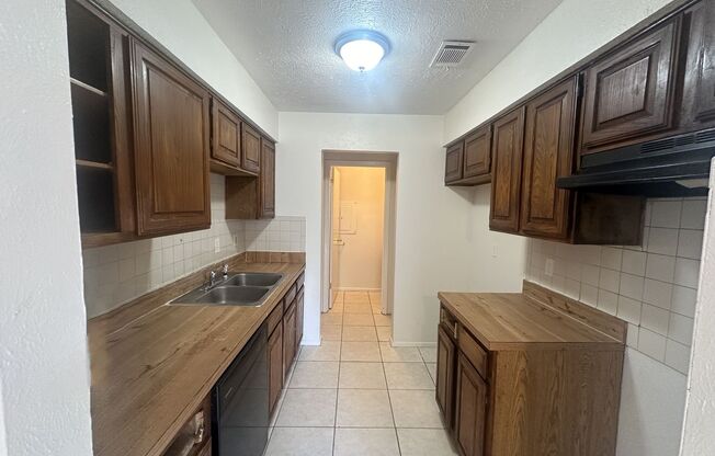 3 beds, 1 bath, $1,500, Unit UNIT 4