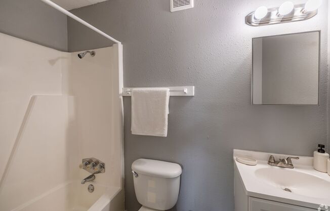 1 bed, 1 bath, 600 sqft, $890, Unit D06