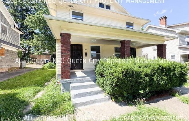 223 W PARKWOOD DR