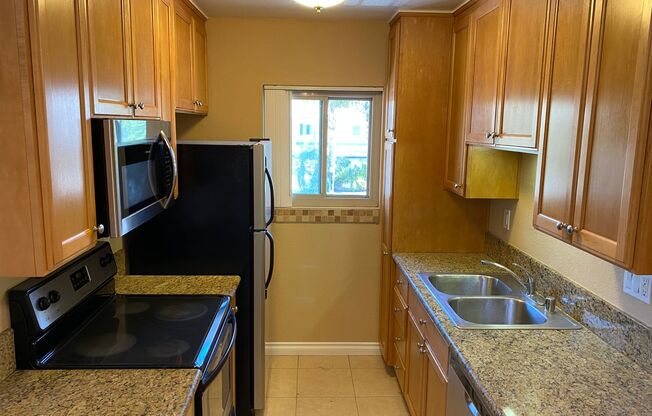 Top Floor Imperial Beach Condo with Washer/Dryer Combo