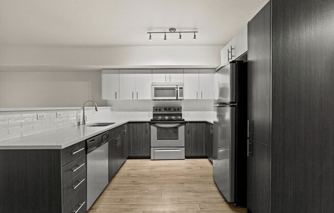 1 bed, 1 bath, 809 sqft, $2,025, Unit 109