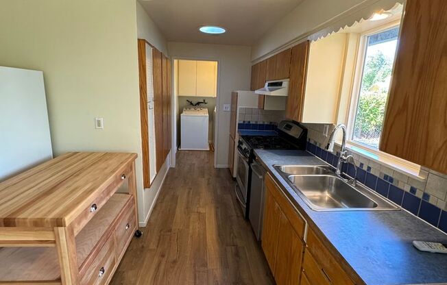 3 beds, 1 bath, $1,950