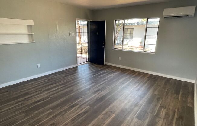 Remodeled Two Bedroom With A/C in Historic Blenman-Elm Neighborhood!