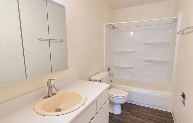 1 bed, 1 bath, 595 sqft, $995, Unit 101