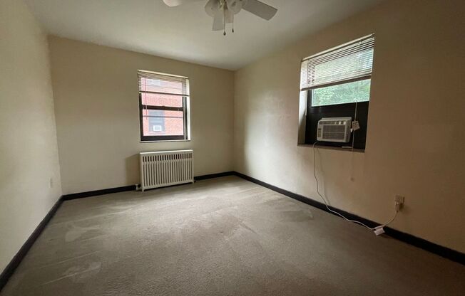 1 bed, 1 bath, 600 sqft, $1,139, Unit 5631 Rippey St. #B5