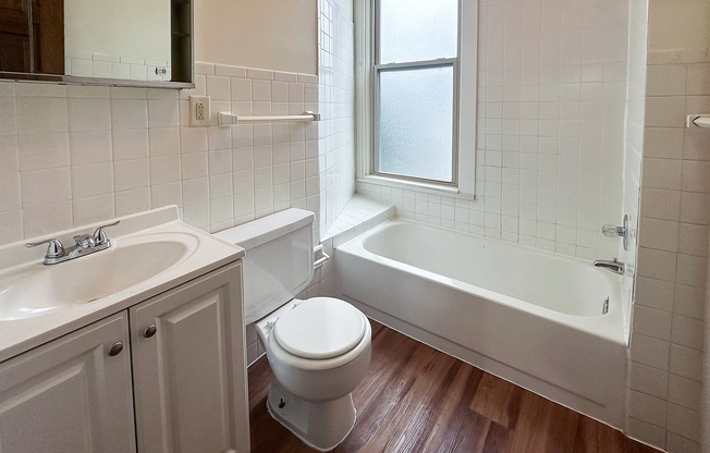 3 Bed / 1 Bath - 1,500 SF - Bathroom