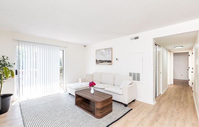 2 beds, 1 bath, 940 sqft, $1,375, Unit 05/01/8565