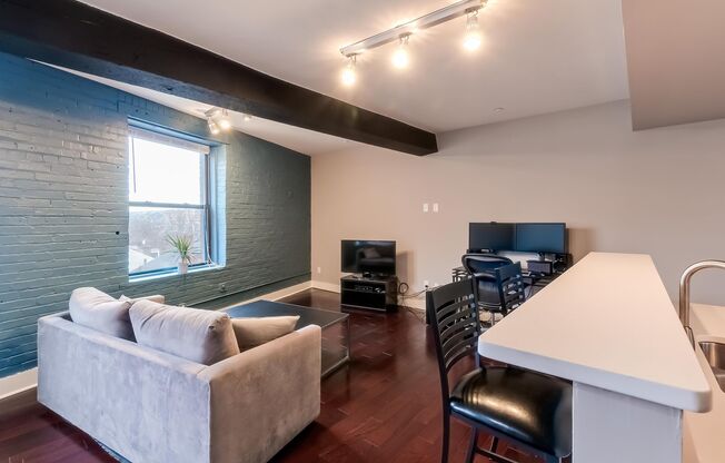 1 bed, 1.5 baths, 812 sqft, $1,575, Unit Mary 403