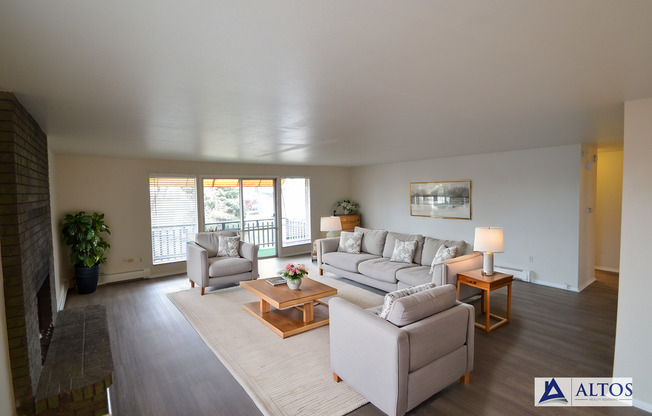 1072-1078 S Arbutus St