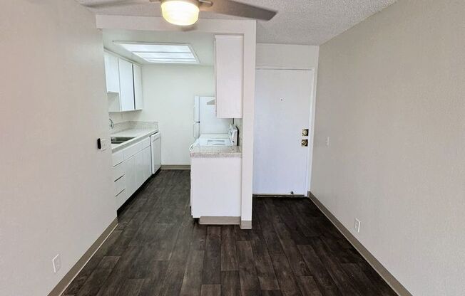 2 beds, 2 baths, $2,300, Unit 11