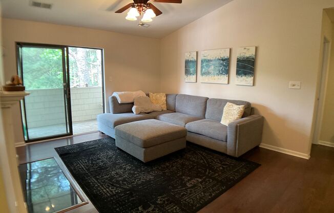 2 beds, 2 baths, $1,595, Unit Unit 1A32