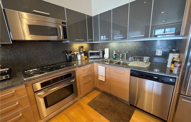 2 beds, 2 baths, 1,320 sqft, $4,100, Unit 2203