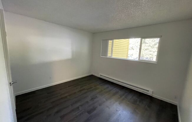 2 beds, 1 bath, 1,014 sqft, $2,085, Unit 13