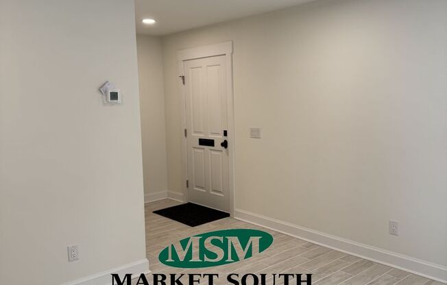 GORGEOUS NEW CONSTRUCTION GARDEN UNIT-PARKING INCLUDED!