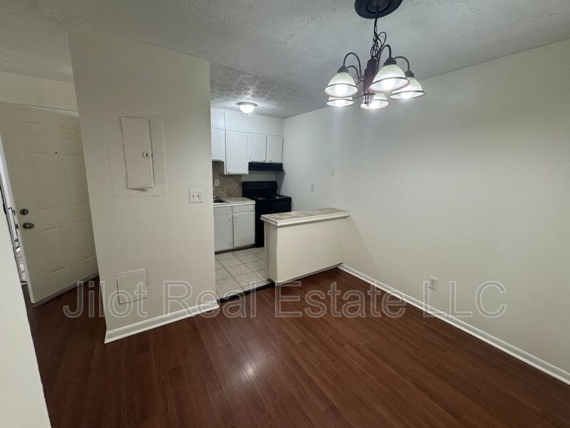 2711 Fairlee Drive Unit C3