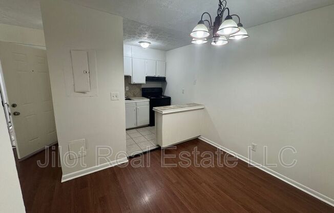 2711 Fairlee Drive Unit C3