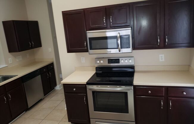 Charming 3 bed 2.5 bath Home in Huntersville!