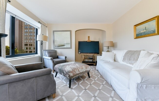 85 E India Row