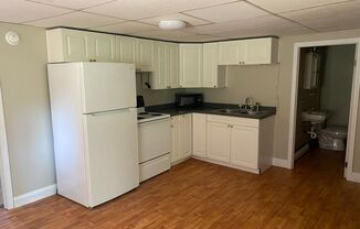 2 beds, 1 bath, 700 sqft, $995, Unit Unit B