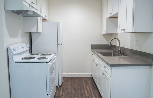 2 beds, 1 bath, 800 sqft, $2,195, Unit G02