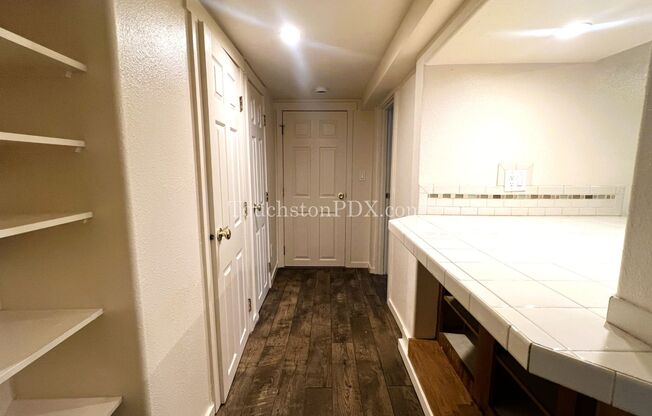 3 beds, 1 bath, $2,195, Unit # #B