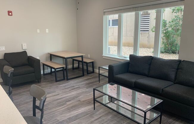 2 beds, 2 baths, 898 sqft, $1,695, Unit 102