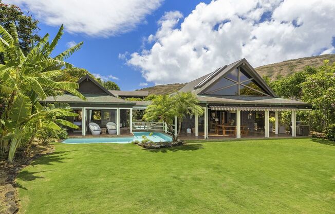 Lavish Oceanfront Estate w/Pool, Spa & AC - Close to Beaches: Maunalua Sunset