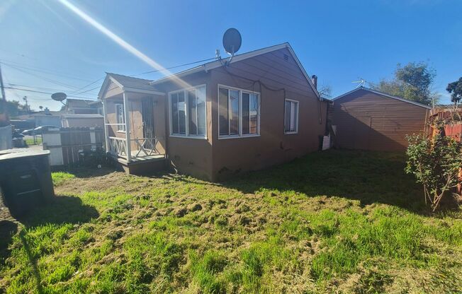 Cozy 2 Bedroom Duplex Unit Near San Leandro BART