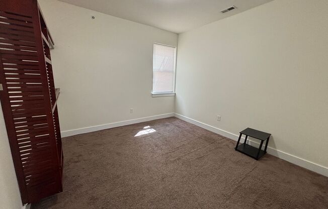 3 beds, 3 baths, 823 sqft, $1,895, Unit Unit 21