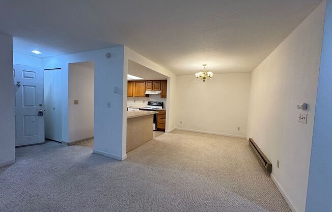 Cozy 2 Bed 1 Bath Condo, Wensley Court Factoria Bellevue