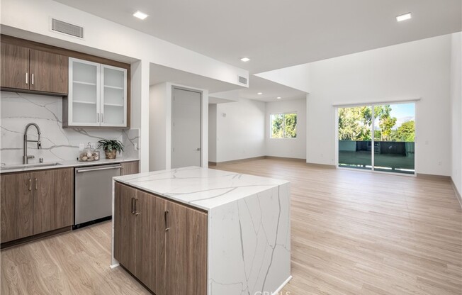 2 beds, 2 baths, 1,305 sqft, $3,418, Unit 204