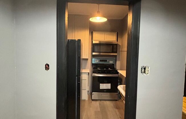 Studio, 1 bath, 450 sqft, $600, Unit D3