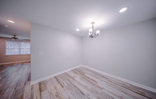 3 beds, 2.5 baths, 1,250 sqft, $1,850, Unit 18-44