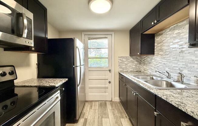 2 N FERNWOOD AVE