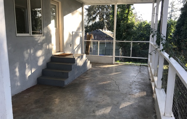 2 beds, 1 bath, $1,600