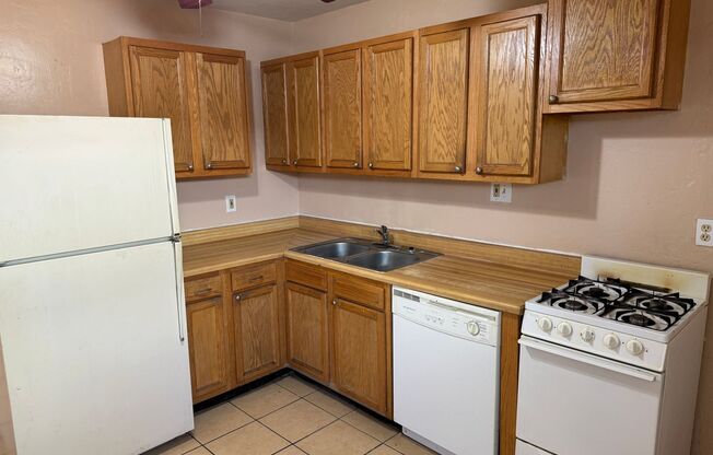 2 beds, 1 bath, $795, Unit # #C