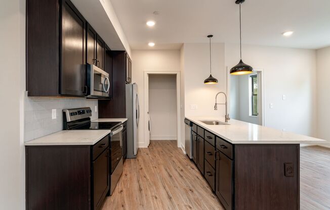 2 beds, 1 bath, $1,600, Unit 1050 N 4th St. Apt. 221