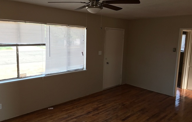 1642 S. BARDO ST. - 2 BEDROOM 1 BATHROOM - VISALIA