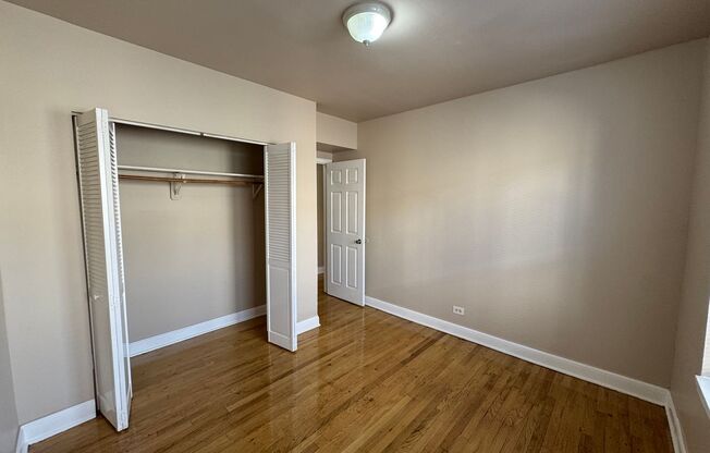 2 beds, 1 bath, $1,200, Unit 4850 #303