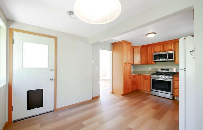 2 Beds 1.5Baths Single-family House Available for Rent!
