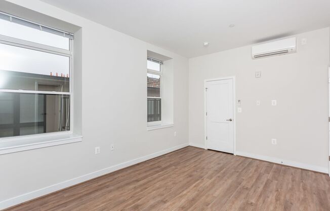 1 bed, 1 bath, 550 sqft, $1,410, Unit Unit 303 (Front)