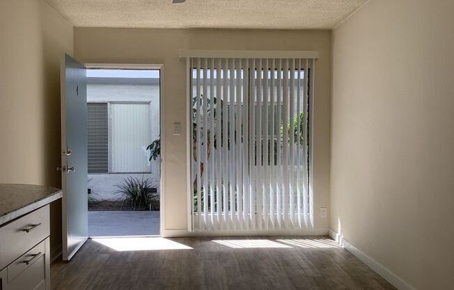 Apartment available in Great Culver City Location!