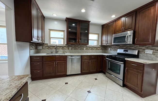 Charming Spanish-Style Home with a lot of Natural Light