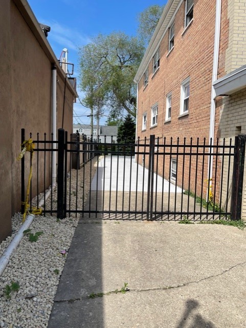 4570 N NARRAGANSETT AVE