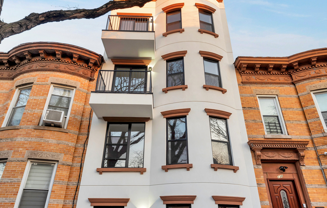 140 MOFFAT ST