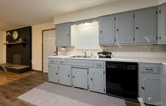 2 beds, 2 baths, $2,000, Unit 2905 E Portland - House