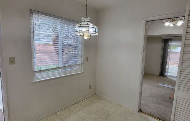 SPACIOUS 2BD/2BA WITH GARGE, LAUNDRY AND FRONT AND BACK YARD