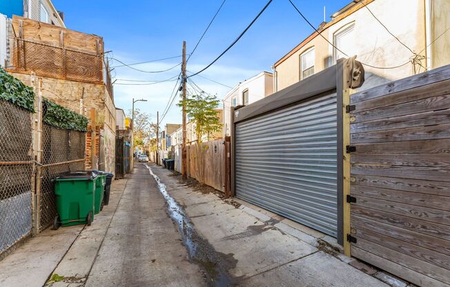 1/2 off 1 month’s rent for a lease start by 9/1! Bedroom 1 Bathroom Townhouse // H-Street Corridor // Private Parking Included!