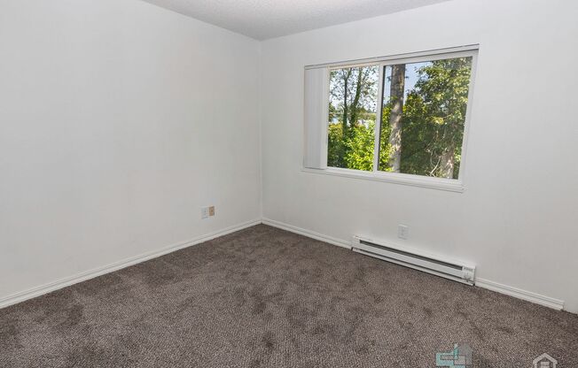 2 beds, 1 bath, 702 sqft, $1,550, Unit 33